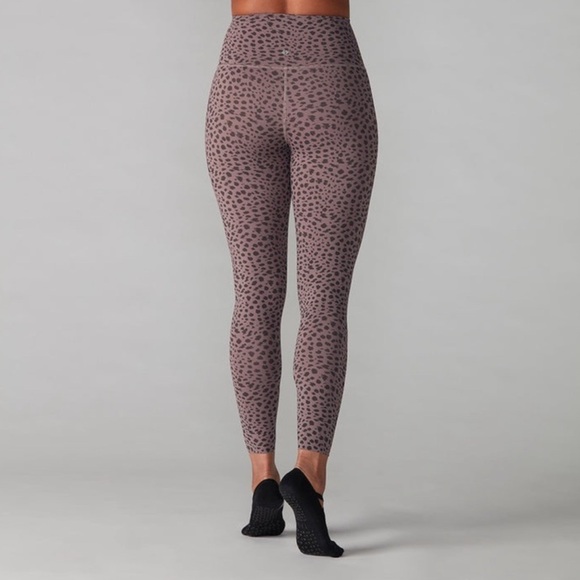 TAVI High Waisted 7/8 Legging NWT - Picture 2 of 9